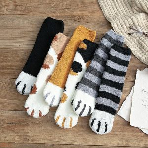Cat Claw Stripe Plush Ankle Socks - Modakawa Modakawa